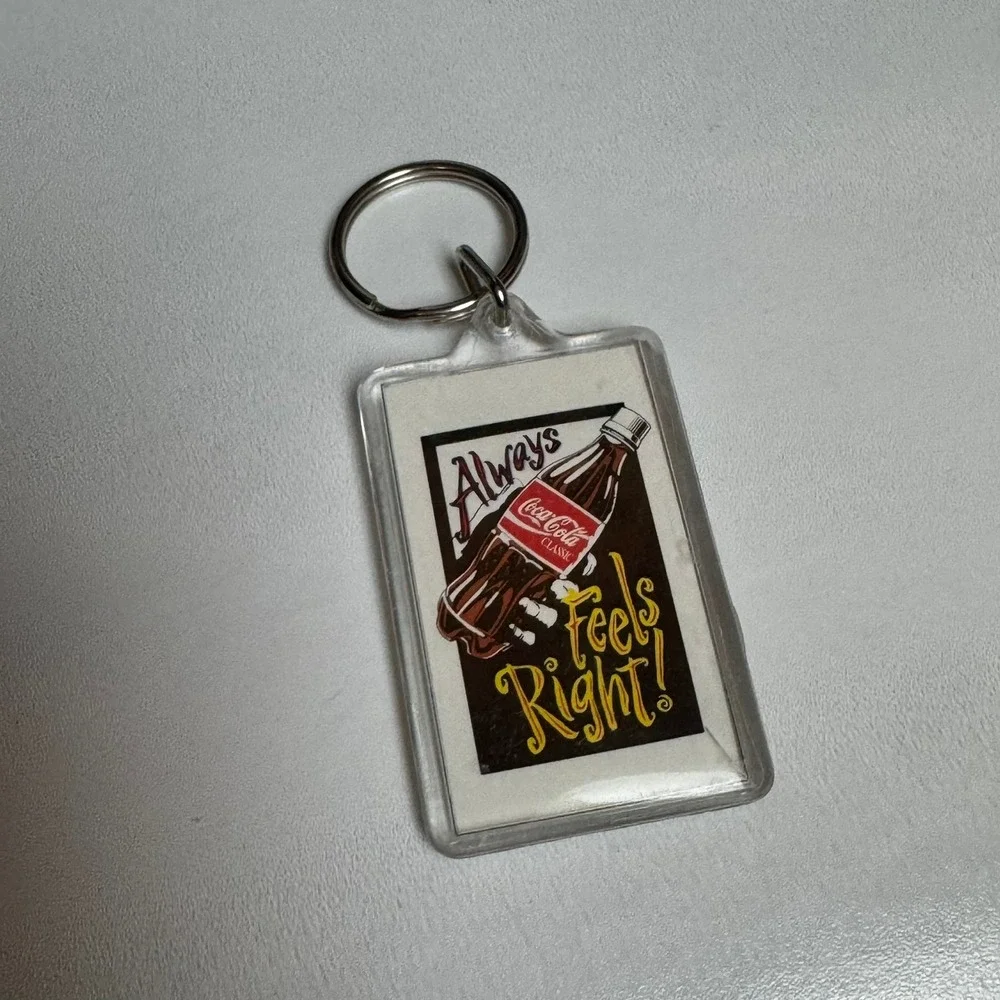 Coca Cola‎ Keychain Always Feels Right Classic Bottle Vintage Style Collectible